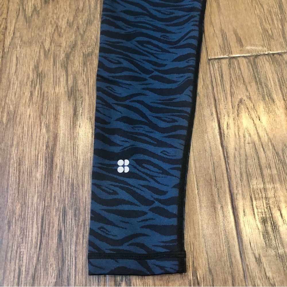 EUC✨SWEATTY BETTY LONDON women's small blue & black zebra print leggings - Picture 4 of 7